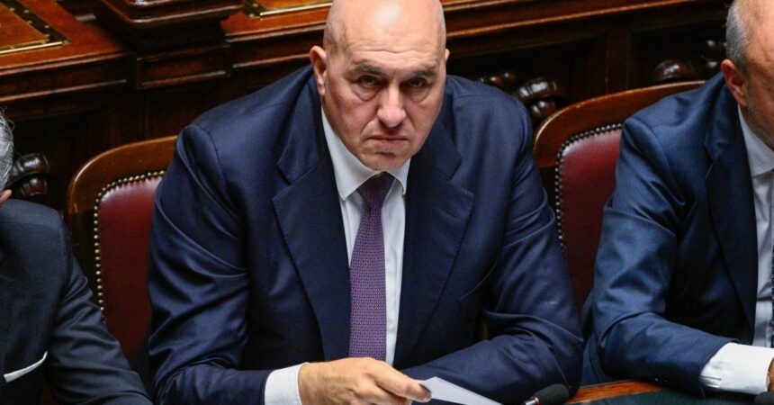 Ministero Difesa “Nessun conflitto d’interessi per Crosetto”