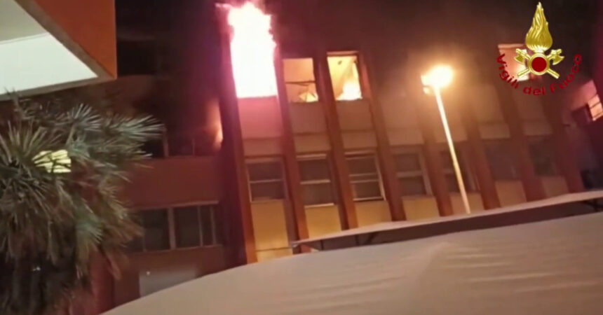 Incendio in un ospedale in provincia di Salerno, evacuati pazienti