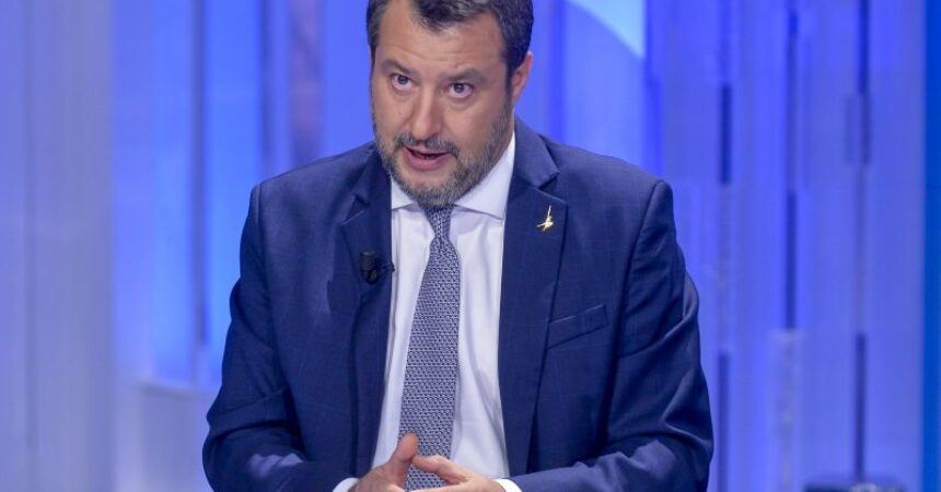 Immigrazione, Salvini “Italia non può essere lasciata sola”