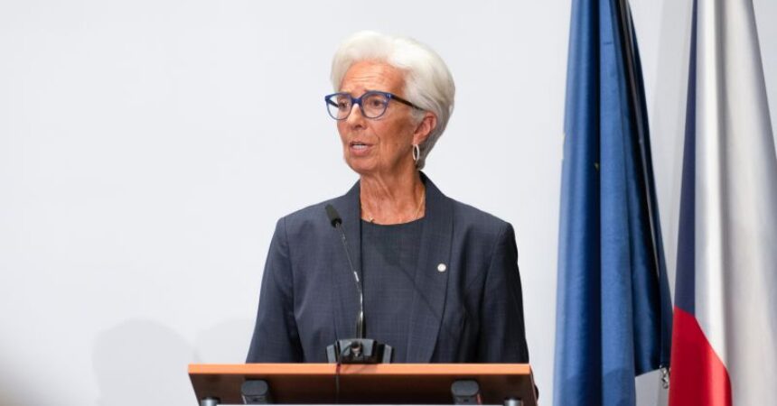 Lagarde “La Bce alzerà i tassi finchè l’inflazione non cala”