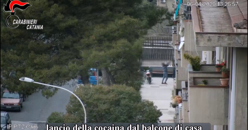 Smantellata piazza di spaccio a Catania, 8 indagati per droga