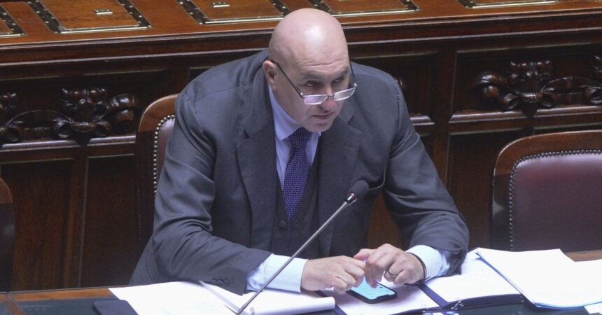 Crosetto “Mandare via i burocrati del no o l’Italia non riparte”