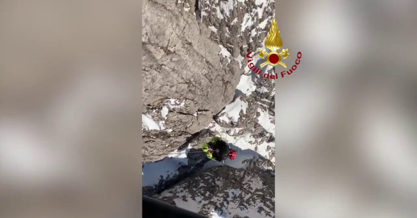 Due escursionisti salvati dai vigili del fuoco in provincia di Lecco