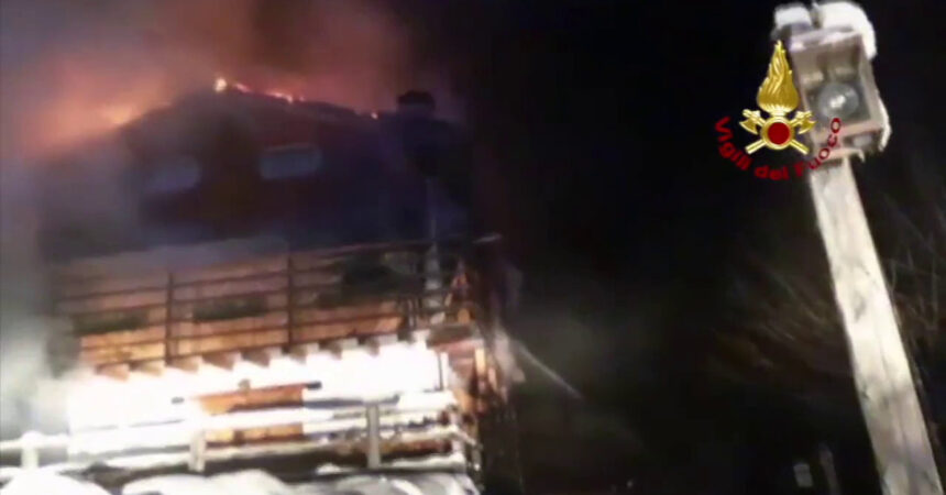 Udine, incendio distrugge un albergo
