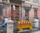 Senato, restauratori puliscono la facciata dopo il blitz ambientalista