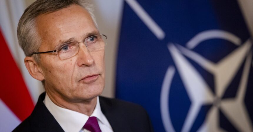 Ucraina, Stoltenberg “Gli alleati mantengano gli impegni sulle armi”