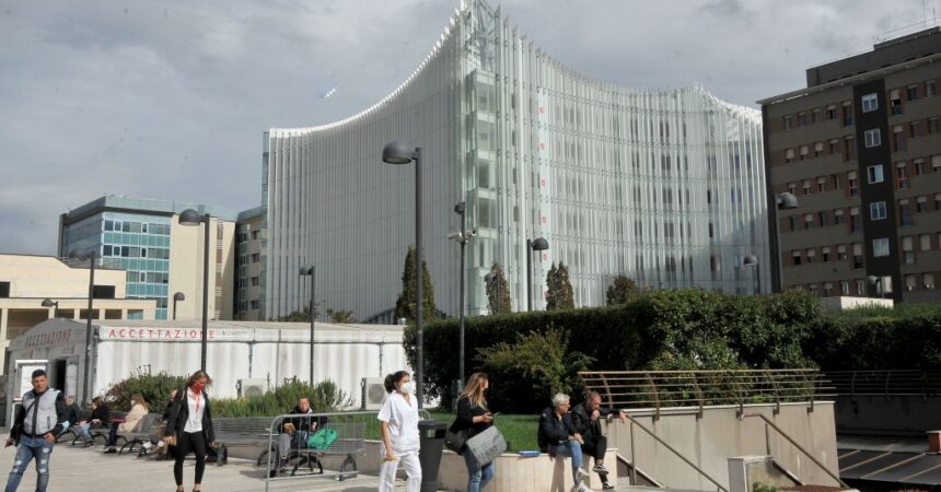 Milano, Silvio Berlusconi dimesso da Ospedale San Raffaele