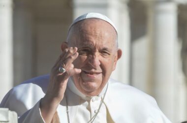 Il Papa ha una bronchite su base infettiva, migliorano le sue condizioni