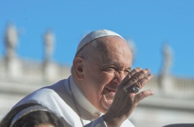 Papa, previste per domani le dimissioni dal Gemelli