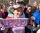 Mattarella firma sciarpa del Palermo a tifosa nel Cuneese