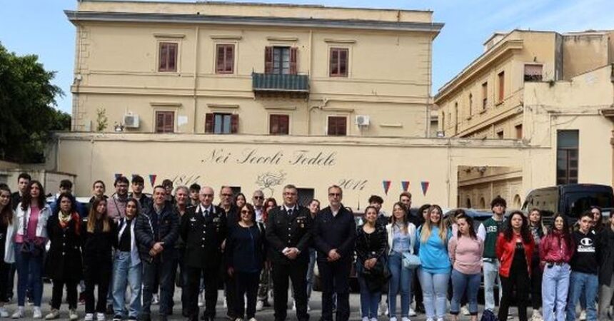 Studenti in visita al Comando Legione Carabinieri “Sicilia”