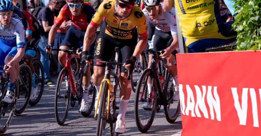 A Cavendish l’ultima tappa del Giro, Roglic vince la corsa