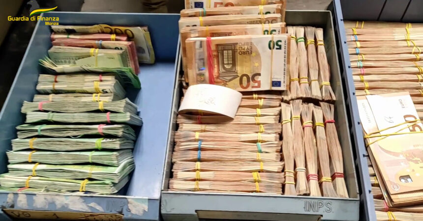 Monza, sequestrati a usuraio denaro contante e Rolex per 225mila euro