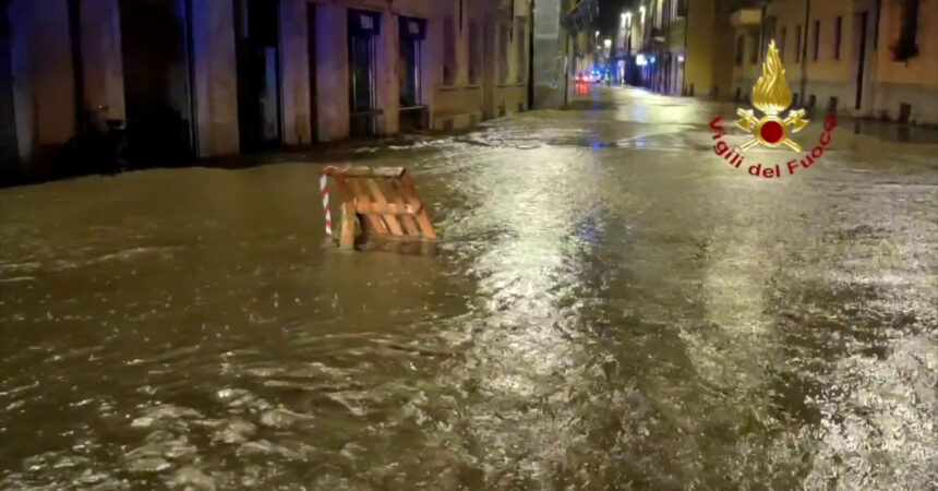 Maltempo, strade invase dall’acqua a Faenza