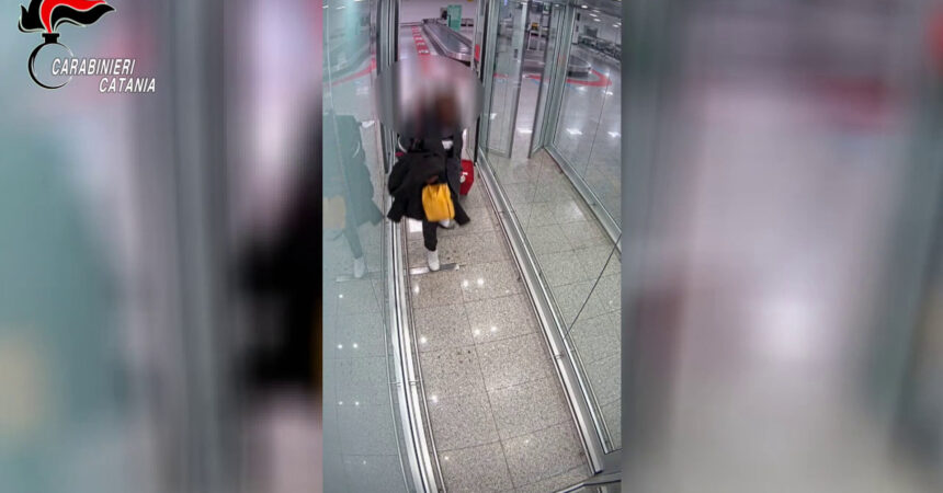 Ladro di bagagli scoperto e denunciato all’aeroporto di Catania