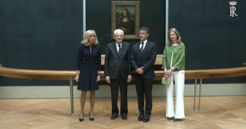 Mattarella e Macron inaugurano mostra al Louvre, le immagini