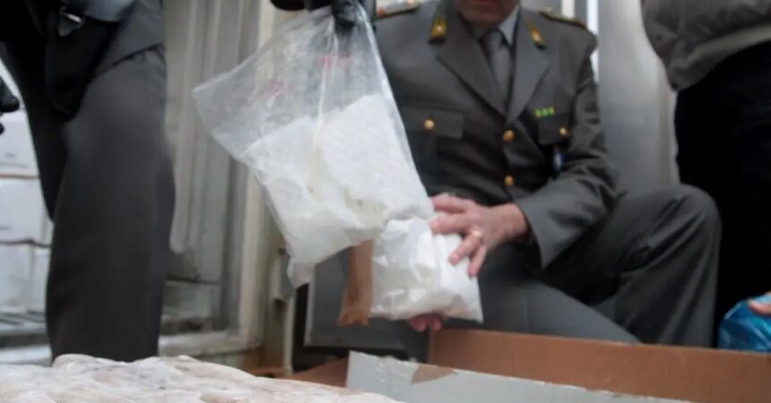 Nave con 5.3 tonnellate di cocaina nel mare di Sicilia, 5 arresti