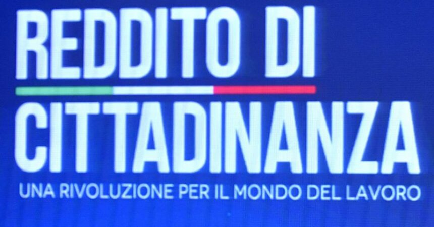 Perde il reddito di cittadinanza e minaccia di dar fuoco alla stanza del sindaco a Terrasini