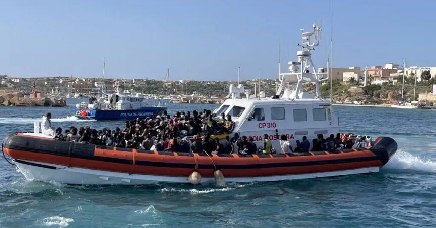 A Lampedusa sbarchi senza sosta, donna incinta perde bimbo
