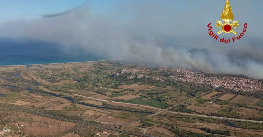 Incendi in Sardegna, trovati alcuni inneschi