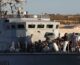 A Lampedusa sbarchi senza sosta, hotspot al collasso