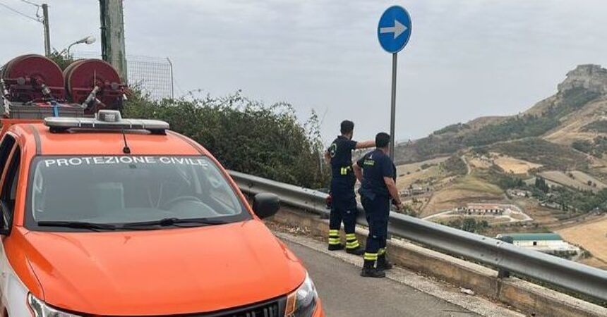Incendi in Sicilia, disposto presidio e pattugliamento delle zone ad alto rischio
