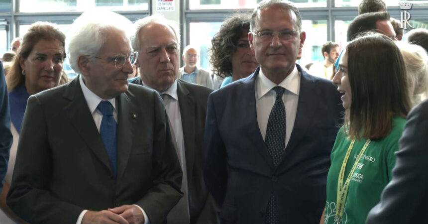 Mattarella tra gli applausi al Meeting di Rimini