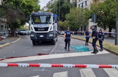 Milano, ciclista muore travolta da un camion. Quinto caso in un anno