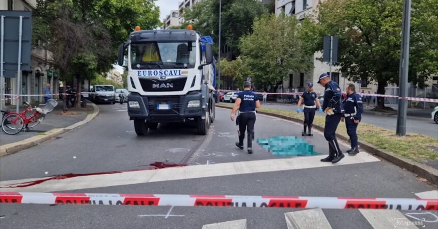 Milano, ciclista muore travolta da un camion. Quinto caso in un anno