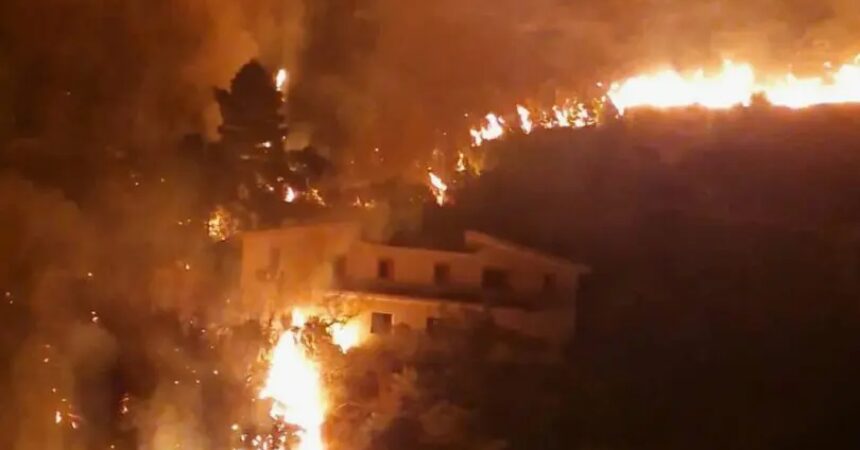La Sicilia continua a bruciare, notte di incendi nel Palermitano