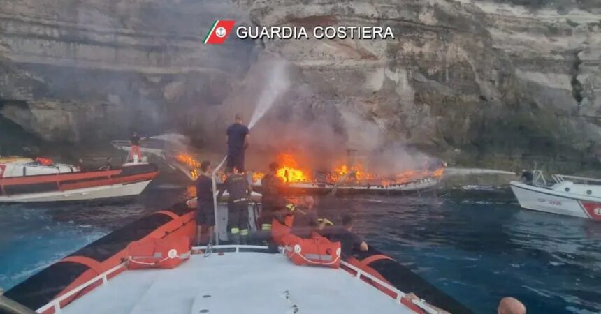 Veliero in fiamme al largo di Lampedusa, passeggeri tratti in salvo