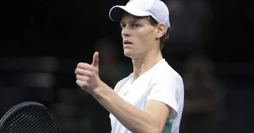 Esordio positivo per Sinner alle Atp Finals, battuto Tsitsipas