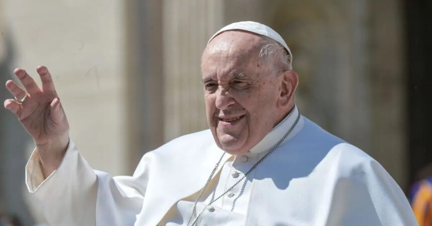 Il Papa non legge la catechesi “Non sto ancora bene”