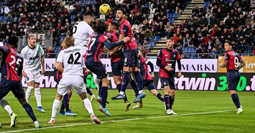 Impresa del Cagliari, Sassuolo battuto in rimonta 2-1