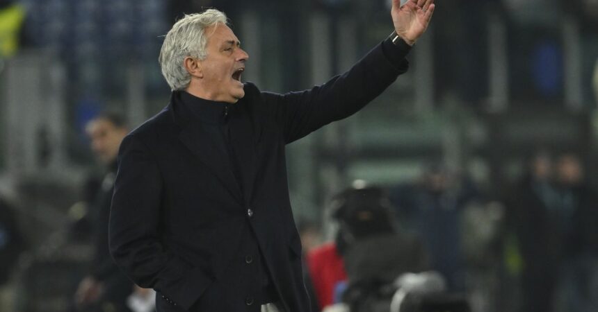 Mourinho “Roma a -4 dalla Champions, ma deve fare di più”