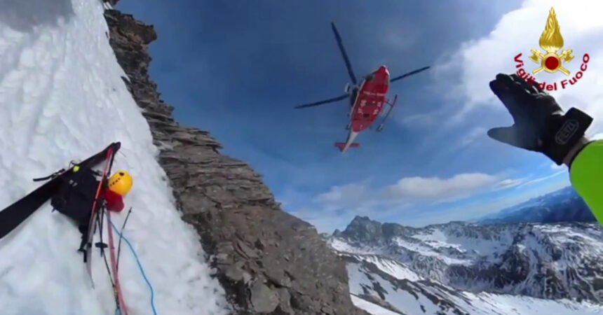 Due alpinisti francesi soccorsi in provincia di Cuneo, le immagini