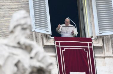 Papa “La pace oggi più che mai a rischio, è responsabilità di tutti”
