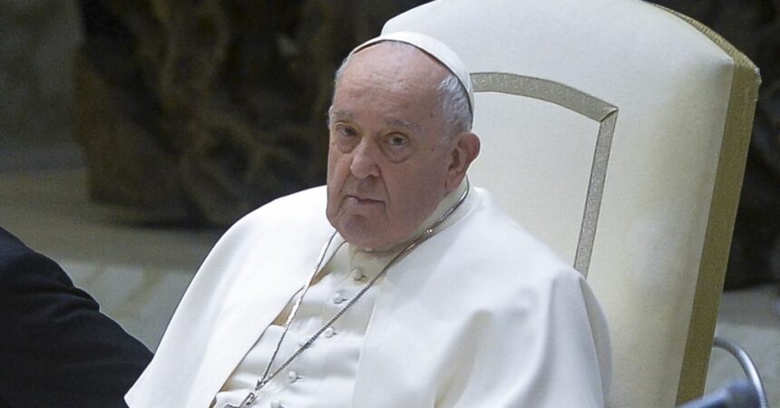 Papa “Dolore per crollo a Firenze”, appello per sicurezza sul lavoro