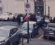 Torino, antagonisti assaltano volante della Polizia fuori da Questura