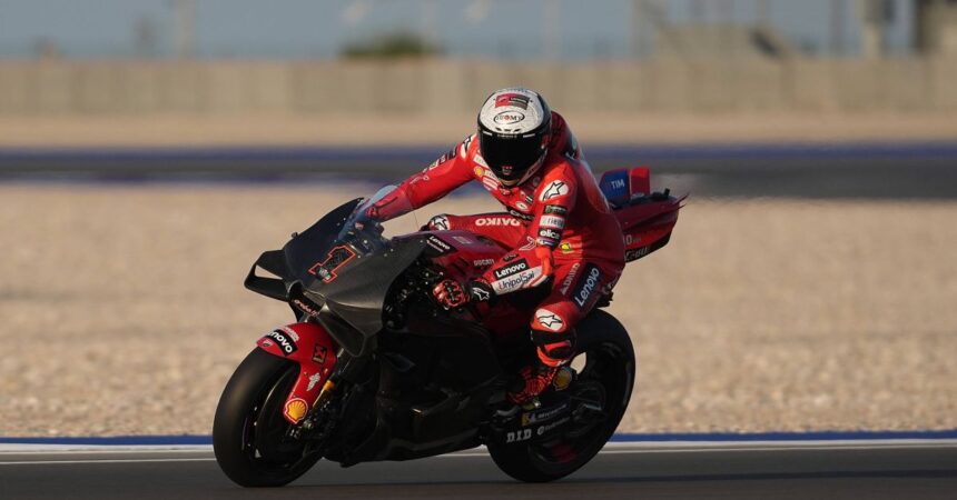 Bagnaia vince in Qatar davanti a Binder e Martin