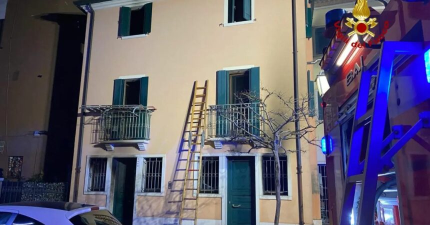 Incendio in abitazione a Chioggia, 3 morti