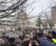 In migliaia ai funerali di Navalny