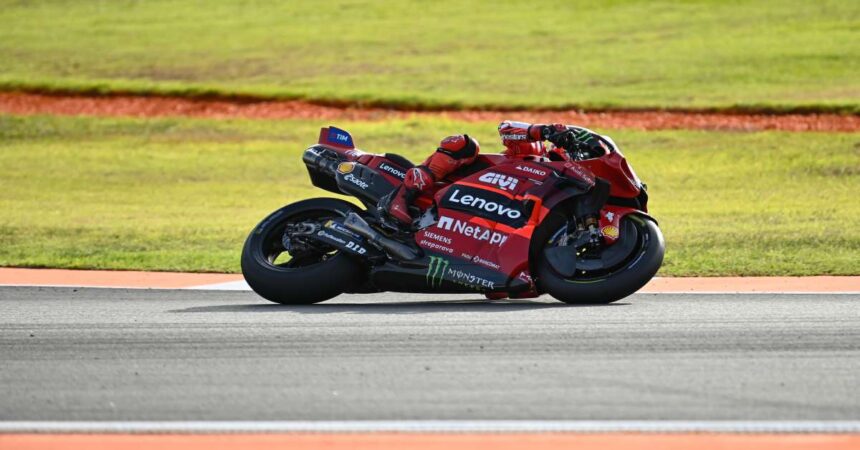 Bagnaia vola nel pomeriggio di Jerez, Vinales e Marquez dietro