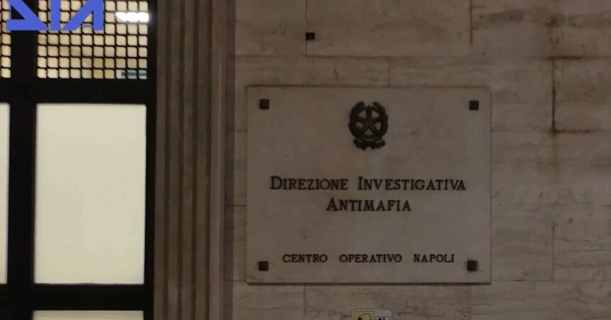 Camorra, 11 misure cautelari a Napoli