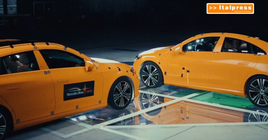La Mercedes CLA sfida la sicurezza con un crash test laterale