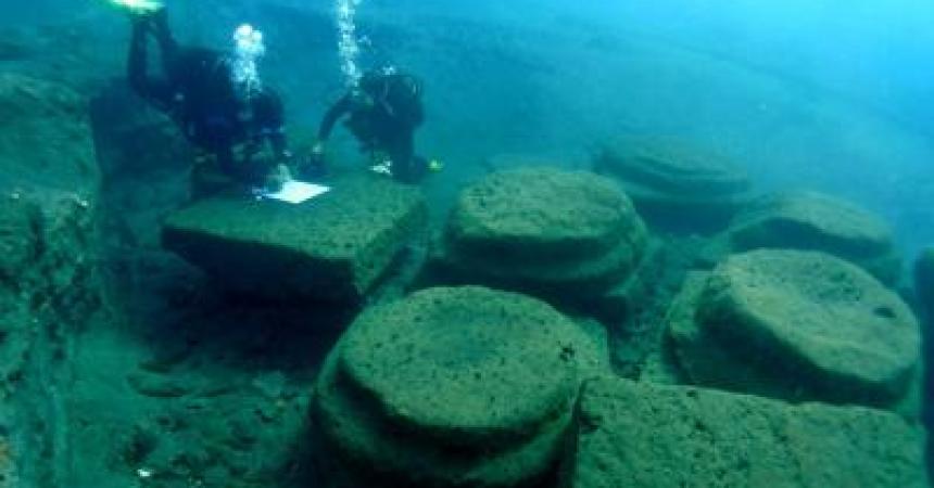 A Lipari tunnel subacquei trasparenti per visitare il porto romano