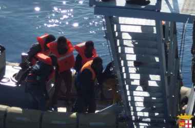 Naufragio nel Canale di Sicilia 18 morti e 76 immigrati in salvo