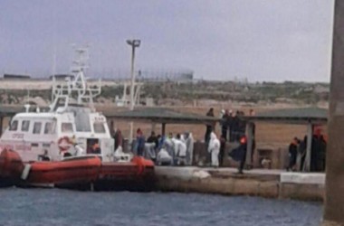 Immigrazione: nuova tragedia in mare, 29 migranti morti assiderati