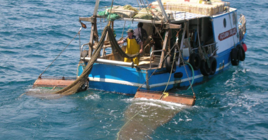 Maltempo: in salvo peschereccio di Siracusa in balia delle onde al largo della Libia