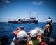 Migranti, la Sea Watch sfida Salvini ed entra in acque italiane